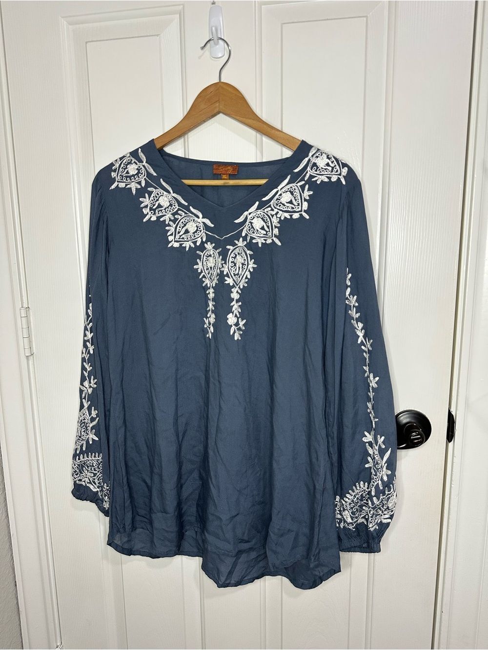 Scully Blue White Floral V-Neck Tunic Blouse Sz XL Western Cottage Prairie Rodeo - Picture 2 of 9